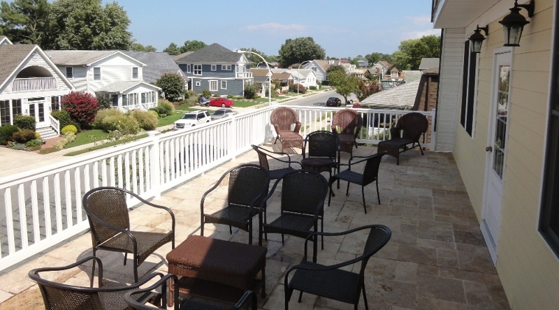 http://www.tghrentals.com/pics/Front Balcony