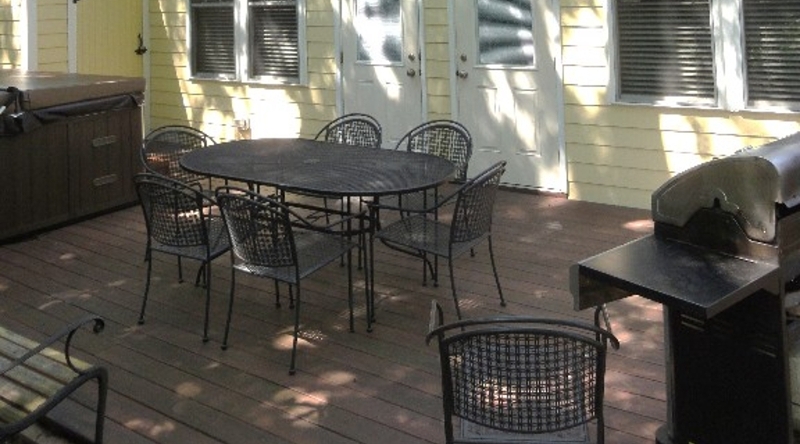 http://www.tghrentals.com/pics/Back Patio/Deck