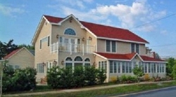 6 Bed - 4 Bath - 2 Blocks to Beach