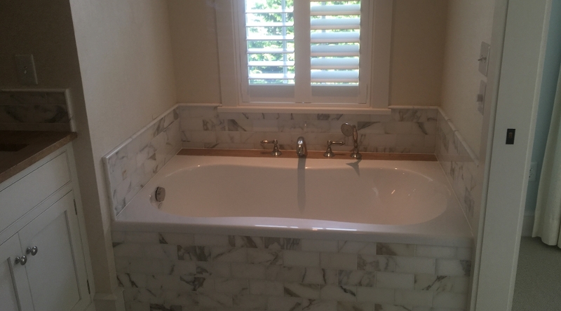 http://www.tghrentals.com/pics/Master Bathroom - 2nd Floor - Tub