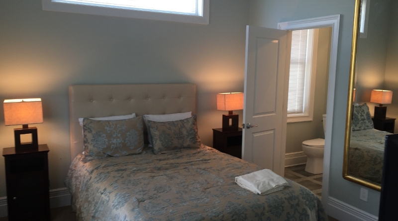 http://www.tghrentals.com/pics/Queen Bedroom #2 - 1st floor