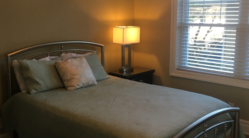 http://www.tghrentals.com/pics/Queen Bedroom #1 - 1st floor